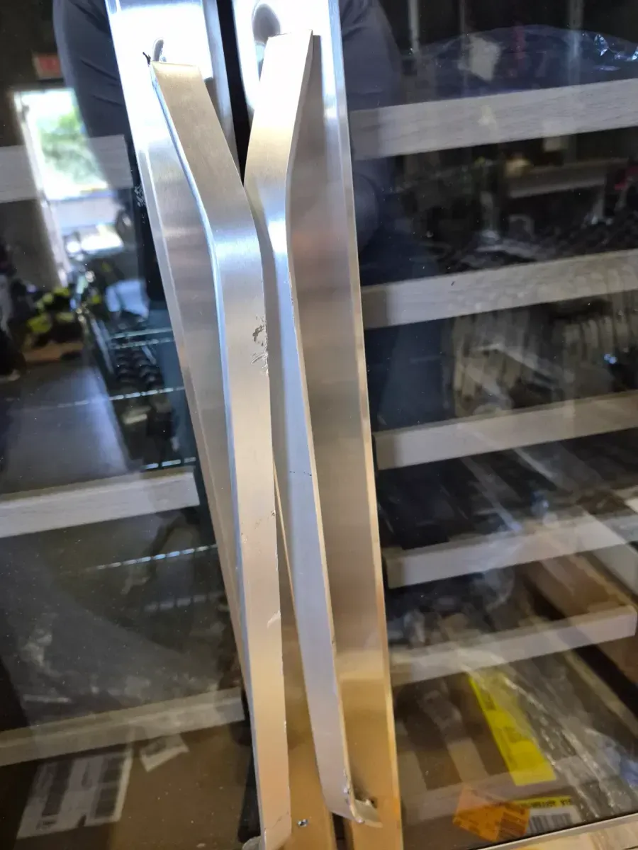 *** Damaged door handles*** Dual Zone 24 in.18-Bottle Wine and 88-Can Built-In and Freestanding Beverage Cooler, Stainless Steel - image 5