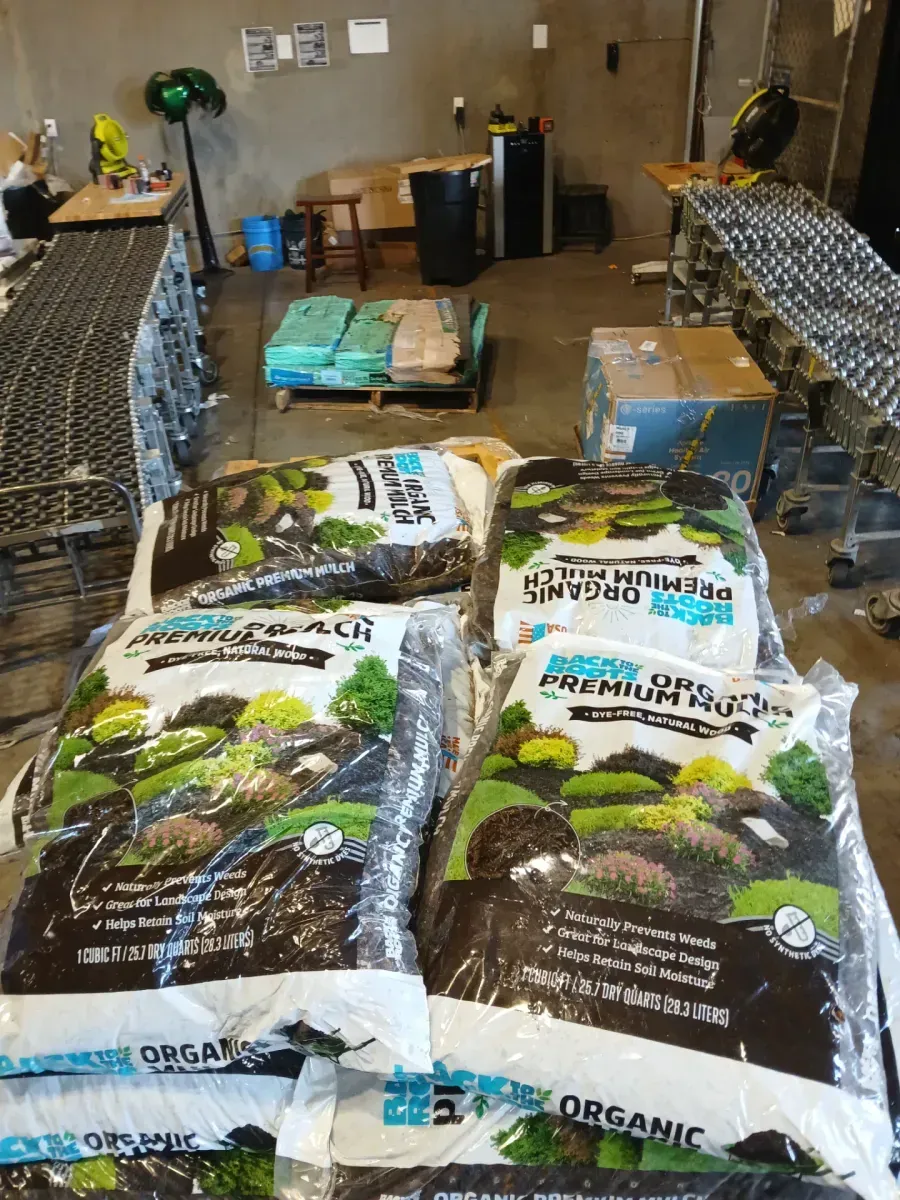 *** Pallet of 60 *** Back to the Roots 60 Cubic Feet Organic Mulch - image 3