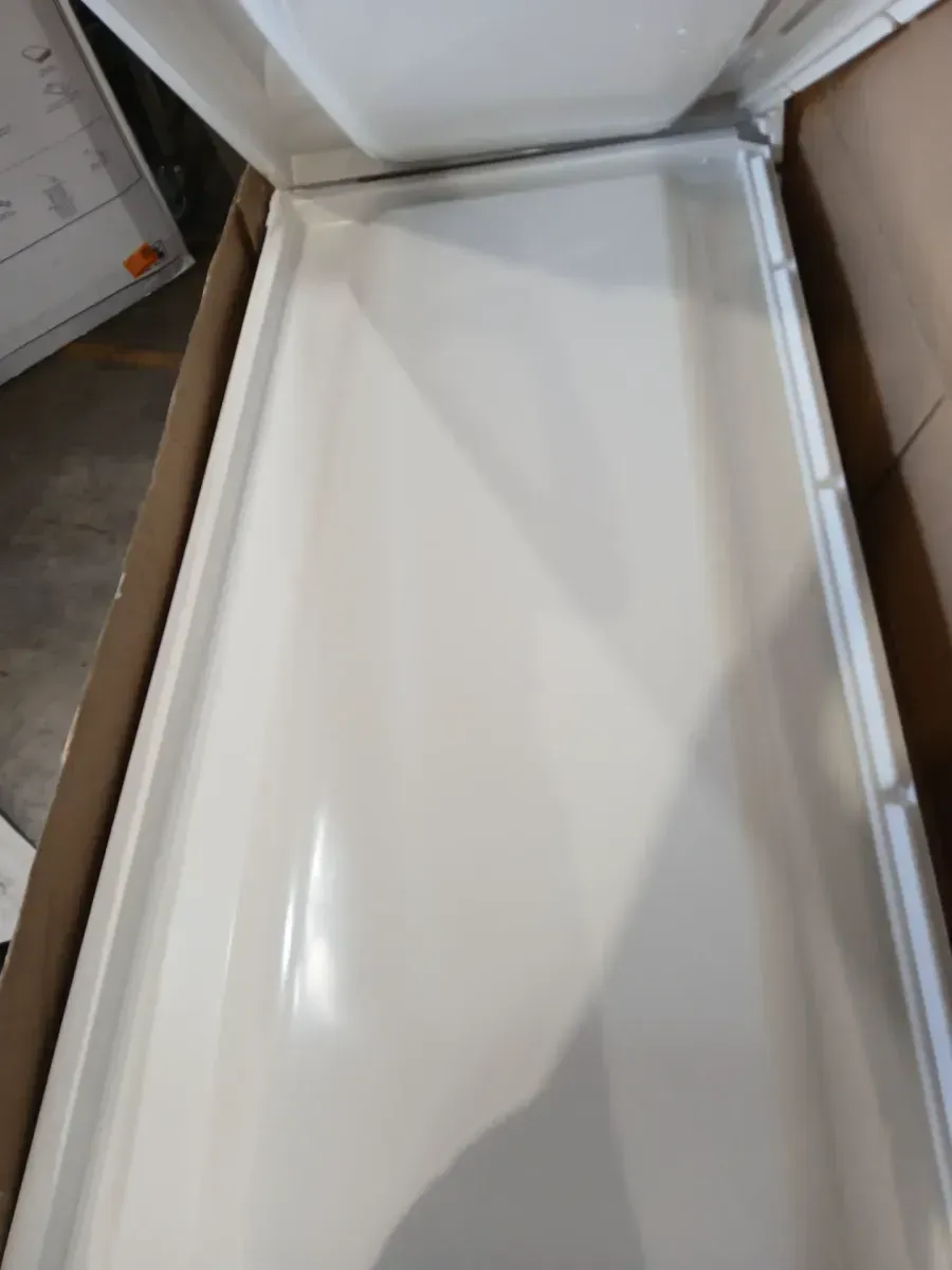 There are 5 pieces for the bathroom floor and walls—all in very good condition, in various sizes and shapes. - image 9