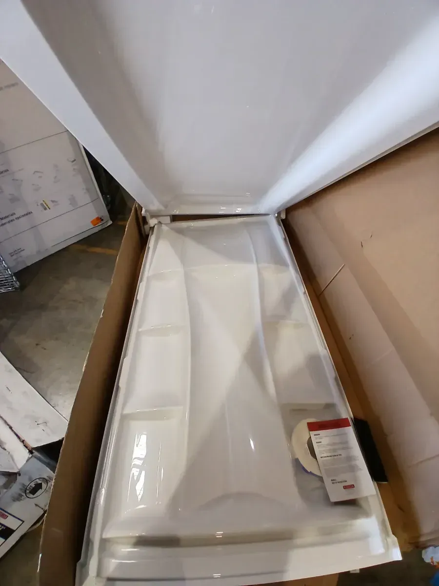 There are 5 pieces for the bathroom floor and walls—all in very good condition, in various sizes and shapes. - image 10