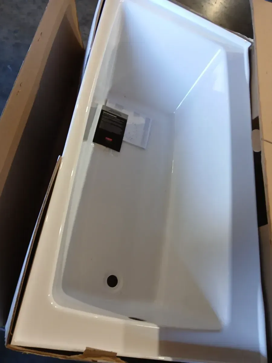 Of the four bathtubs, one is slightly broken in one of the corners, but they are all in very good condition. - image 1