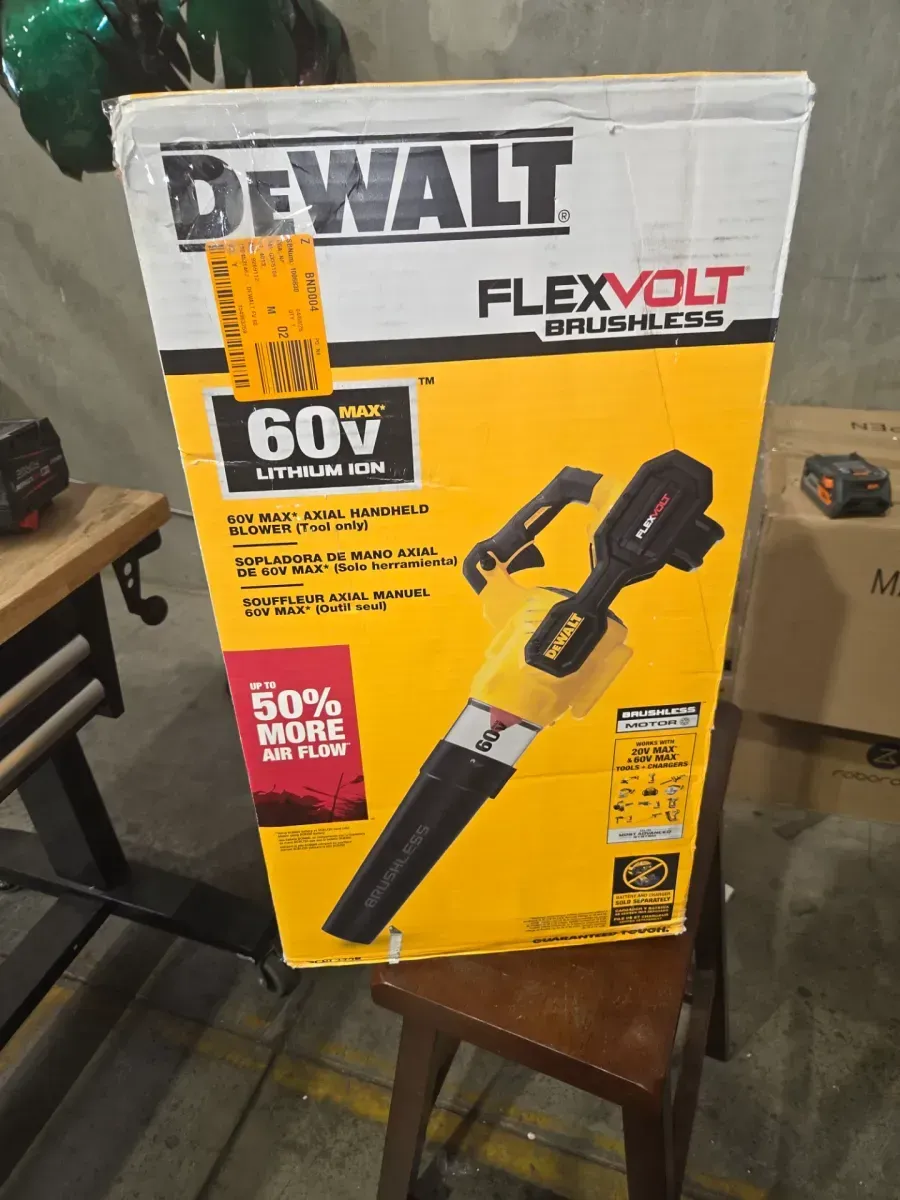 ***It doesn't come with the battery, and it's dirty.***FLEXVOLT 60V MAX 125 MPH 600 CFM Brushless Cordless Battery Powered Blower (Tool Only) - image 5