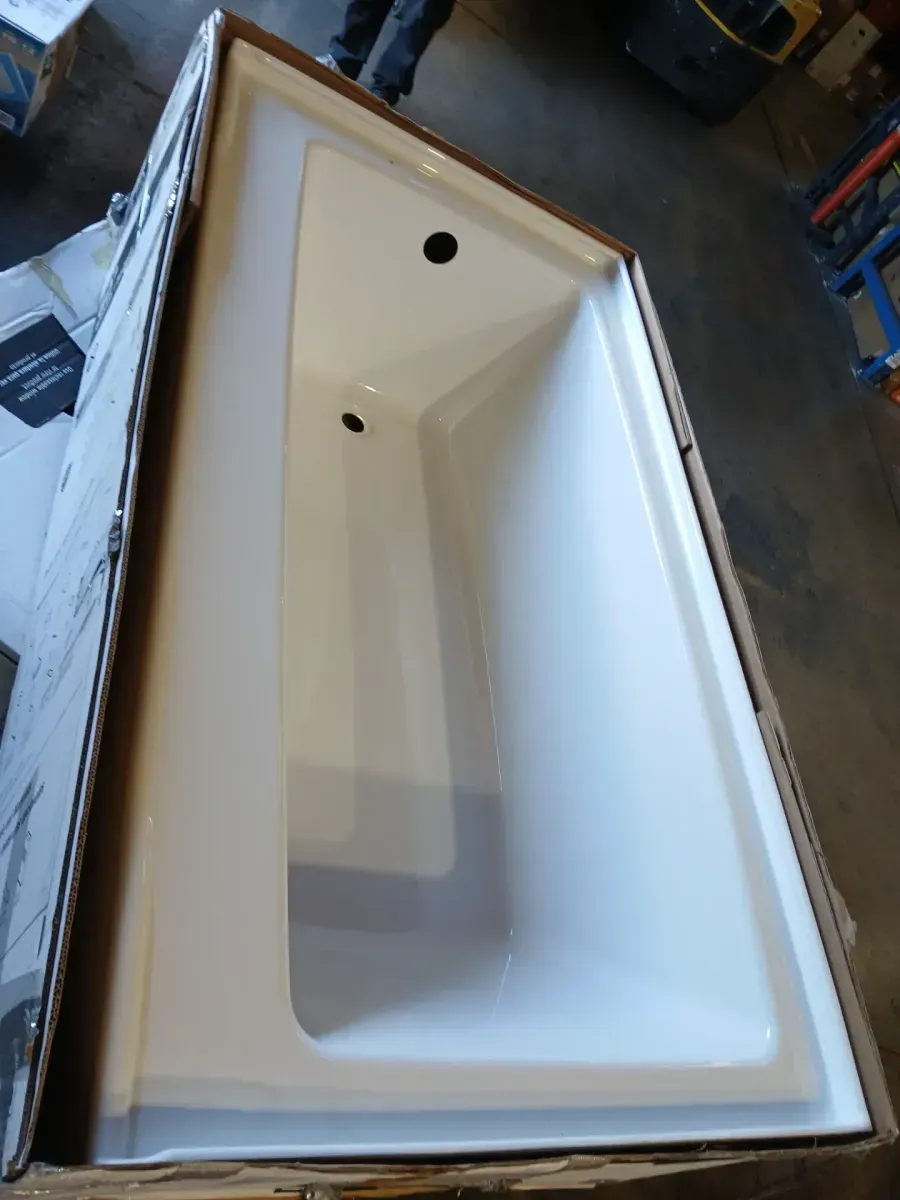 Of the four bathtubs, one is slightly broken in one of the corners, but they are all in very good condition. - image 2