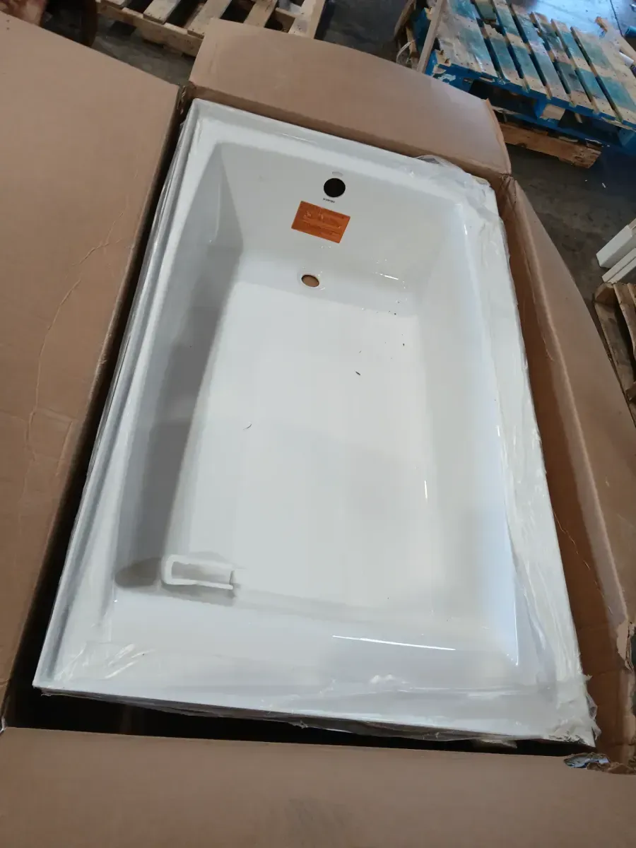 Of the four bathtubs, one is slightly broken in one of the corners, but they are all in very good condition. - image 4