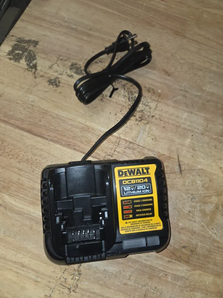 ***It doesn't come with the battery.***FLEXVOLT 60V MAX 160 MPH 760 CFM Brushless Cordless Battery Powered Blower Kit w/ (1) FLEXVOLT 4 Ah Battery and Charger - image 2