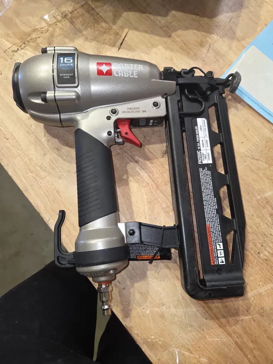 Pneumatic 16-Gauge 2-1/2 in. Nailer Kit - image 2