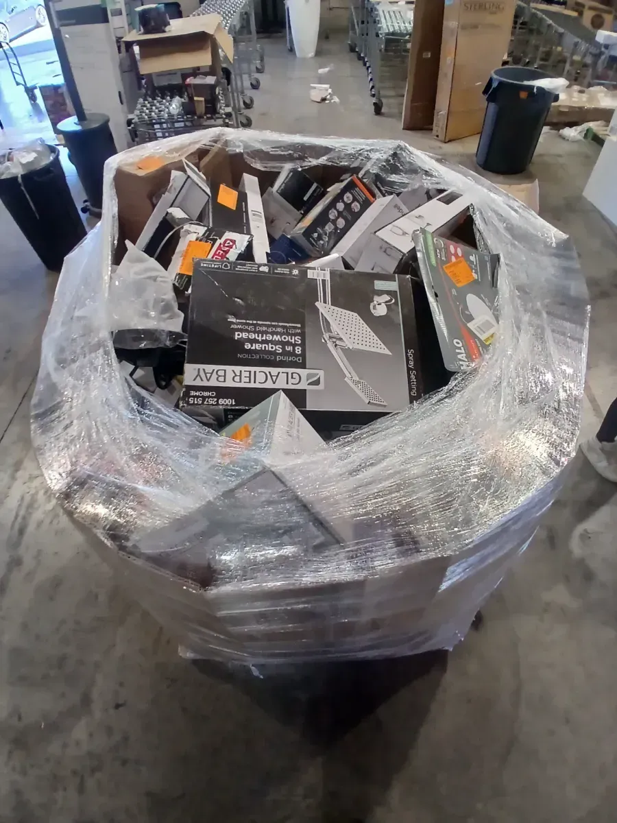 Mix home pallet of shower stuff - image 1