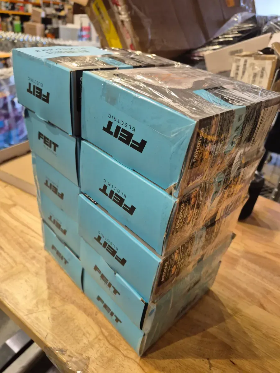 60-Watt Equivalent A19 Dimmable Clear Glass Filament LED Light Bulb Daylight (4-Pack) - image 3