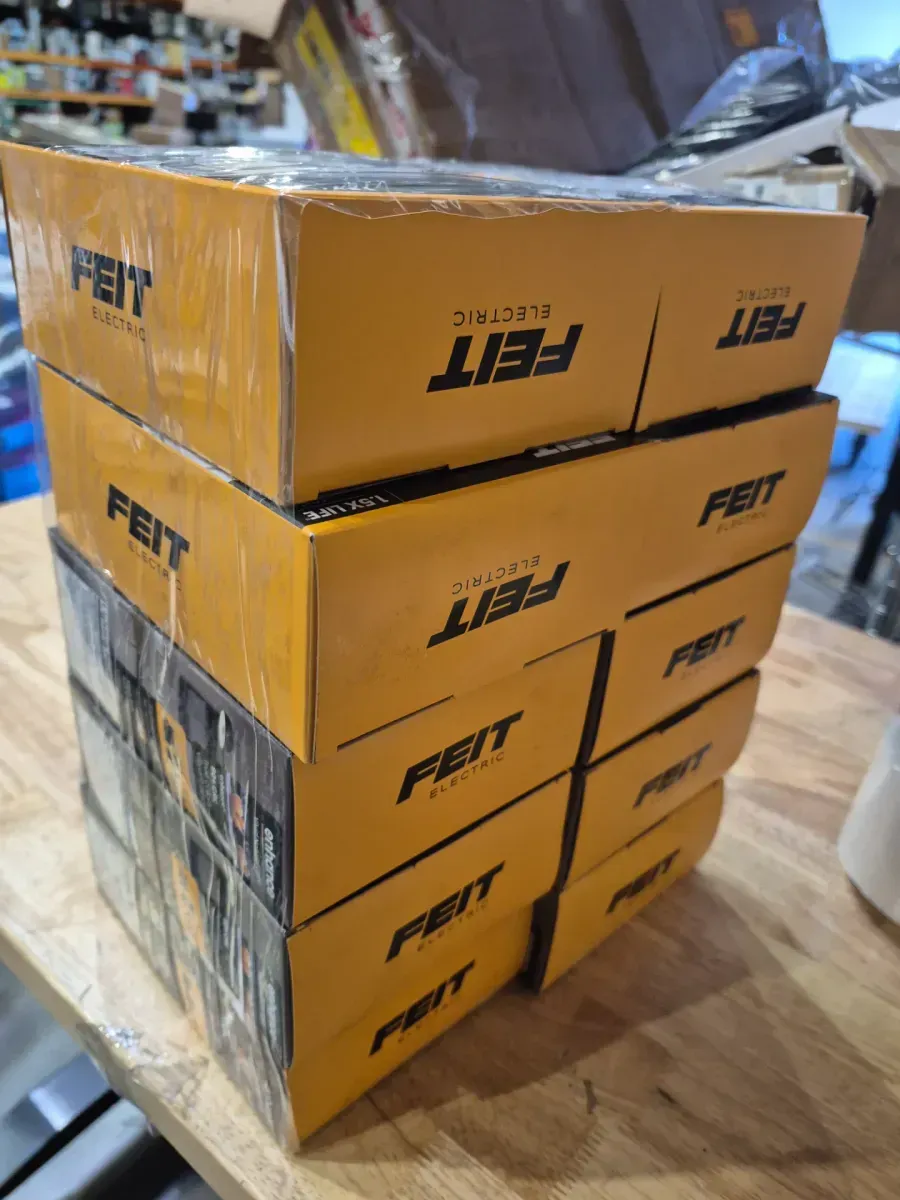 60-Watt Equivalent A19 Dimmable Filament CEC 90 CRI White Glass E26 Medium LED Light Bulb, Bright White 3000K (10 pack ) )  - image 3