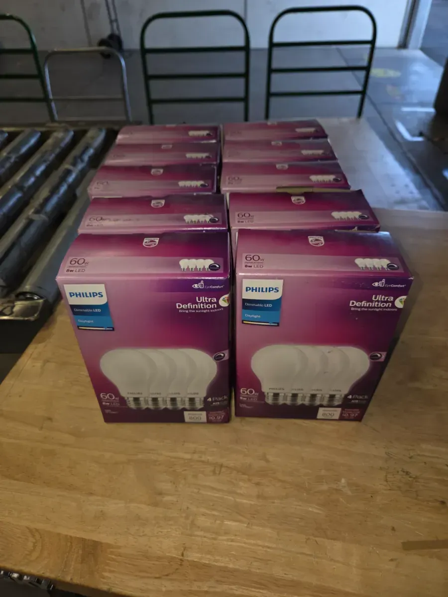 ****Pack of 10***60-Watt Equivalent A19 Ultra Definition Dimmable E26 LED Light Bulb With EyeComfort Technology Daylight 5000K (4-Pack) - image 4