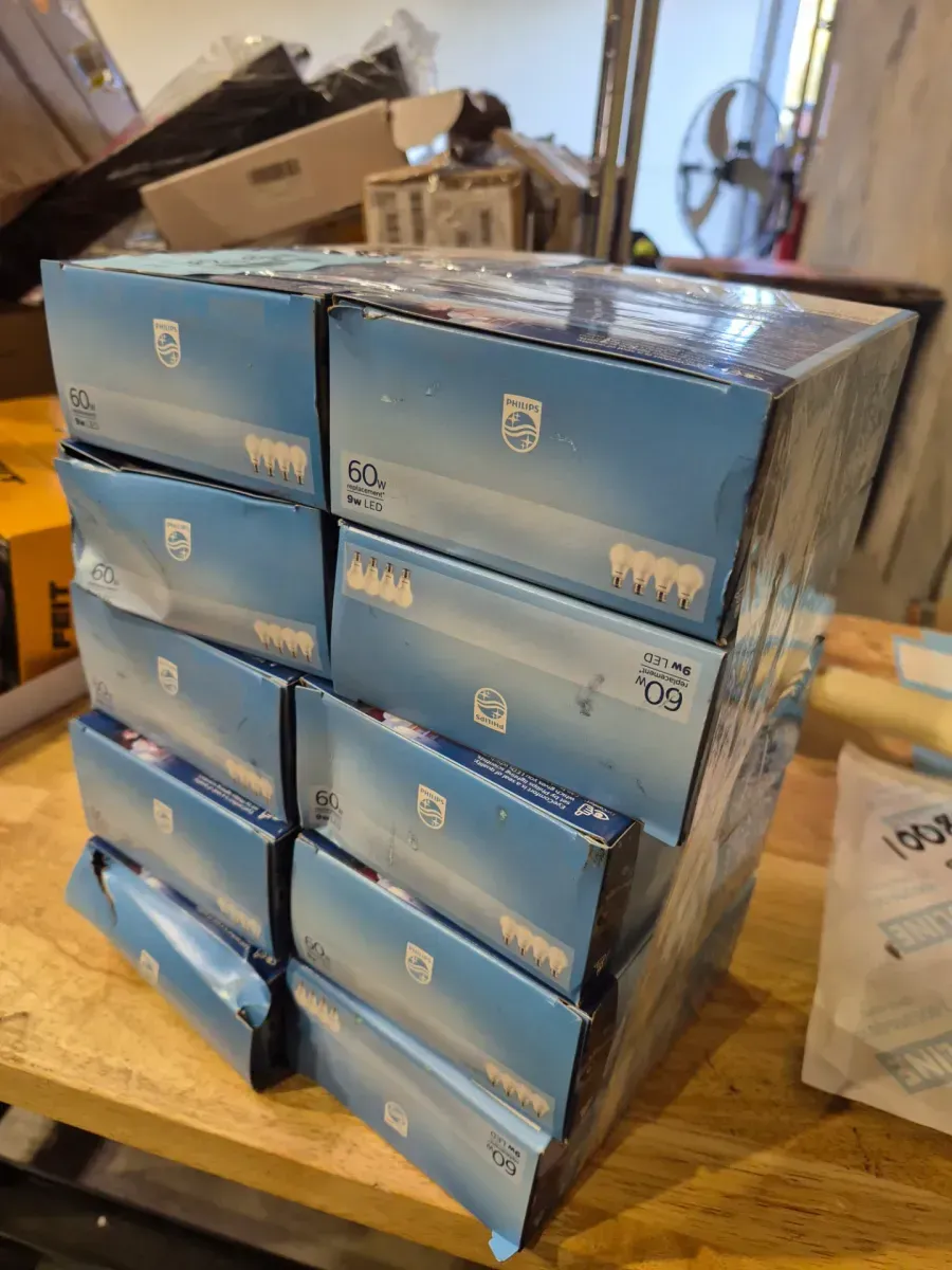 60-Watt Equivalent A19 Non-Dimmable E26 LED Light Bulb With EyeComfort Technology Daylight 5000K (10-Pack) - image 5