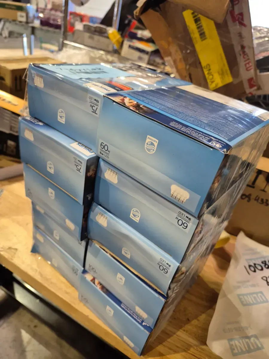 60-Watt Equivalent A19 Non-Dimmable E26 LED Light Bulb With EyeComfort Technology Daylight 5000K (10-Pack) - image 5