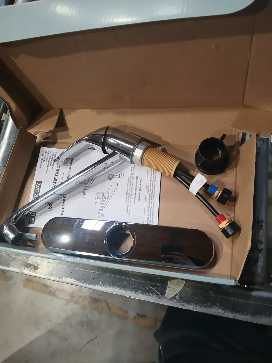 Single Handle Standard Kitchen Faucet in Polished Chrome - image 4