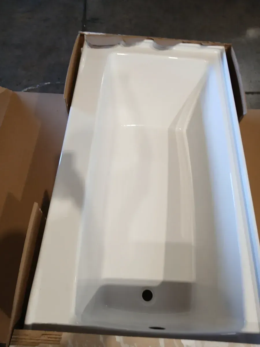 ***Four bathtubs in very good condition.*** - image 3