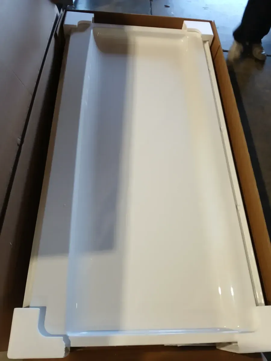 There are 8 pieces of bathroom floor and wall tile; they are in very good condition. - image 1