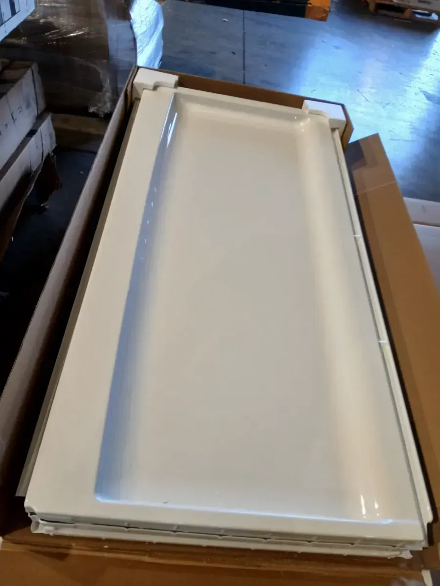 There are 8 pieces of bathroom floor and wall tile; they are in very good condition. - image 4