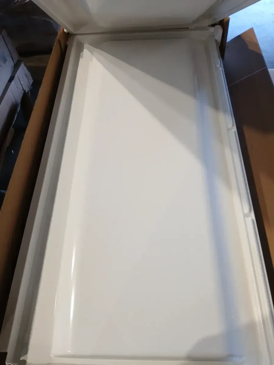 There are 8 pieces of bathroom floor and wall tile; they are in very good condition. - image 5