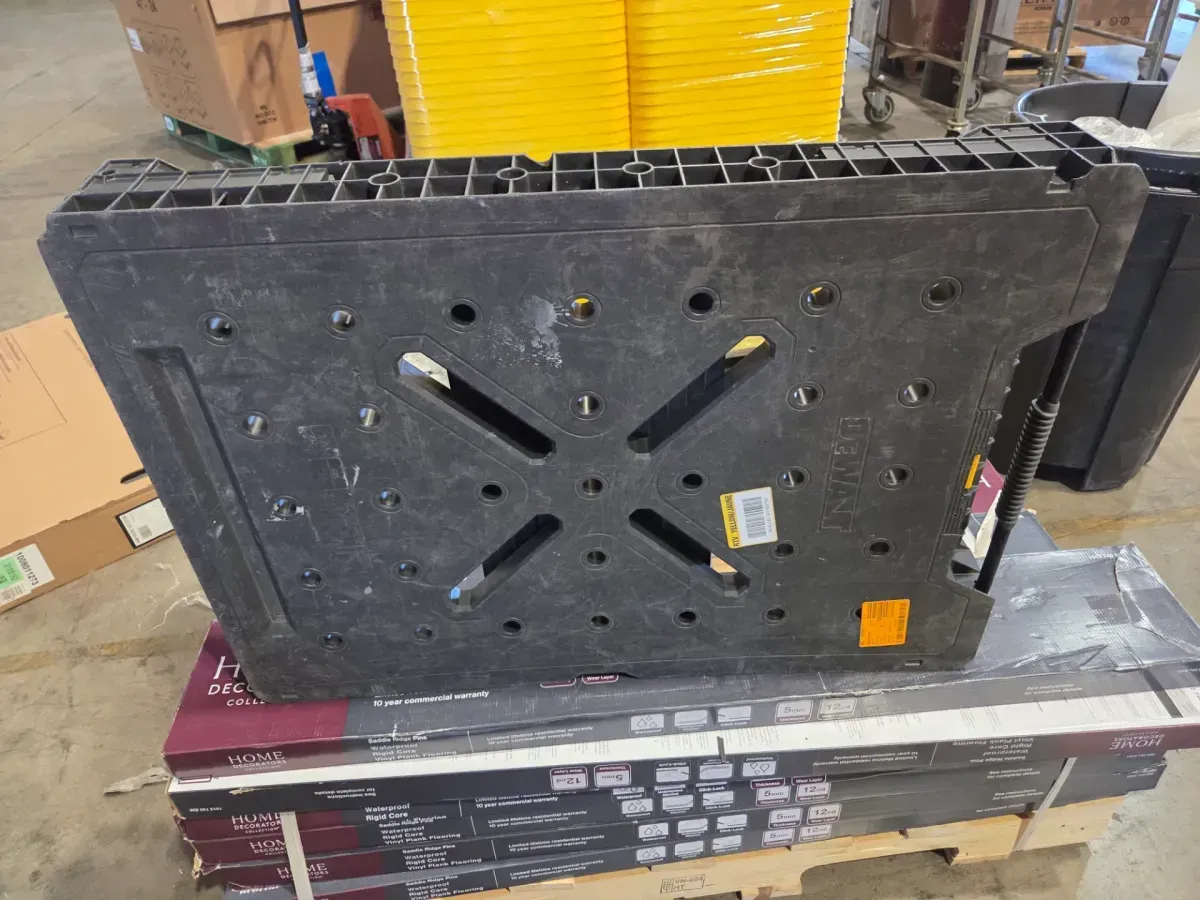 DeWalt Express Folding Workbench with 2 Clamps - image 4