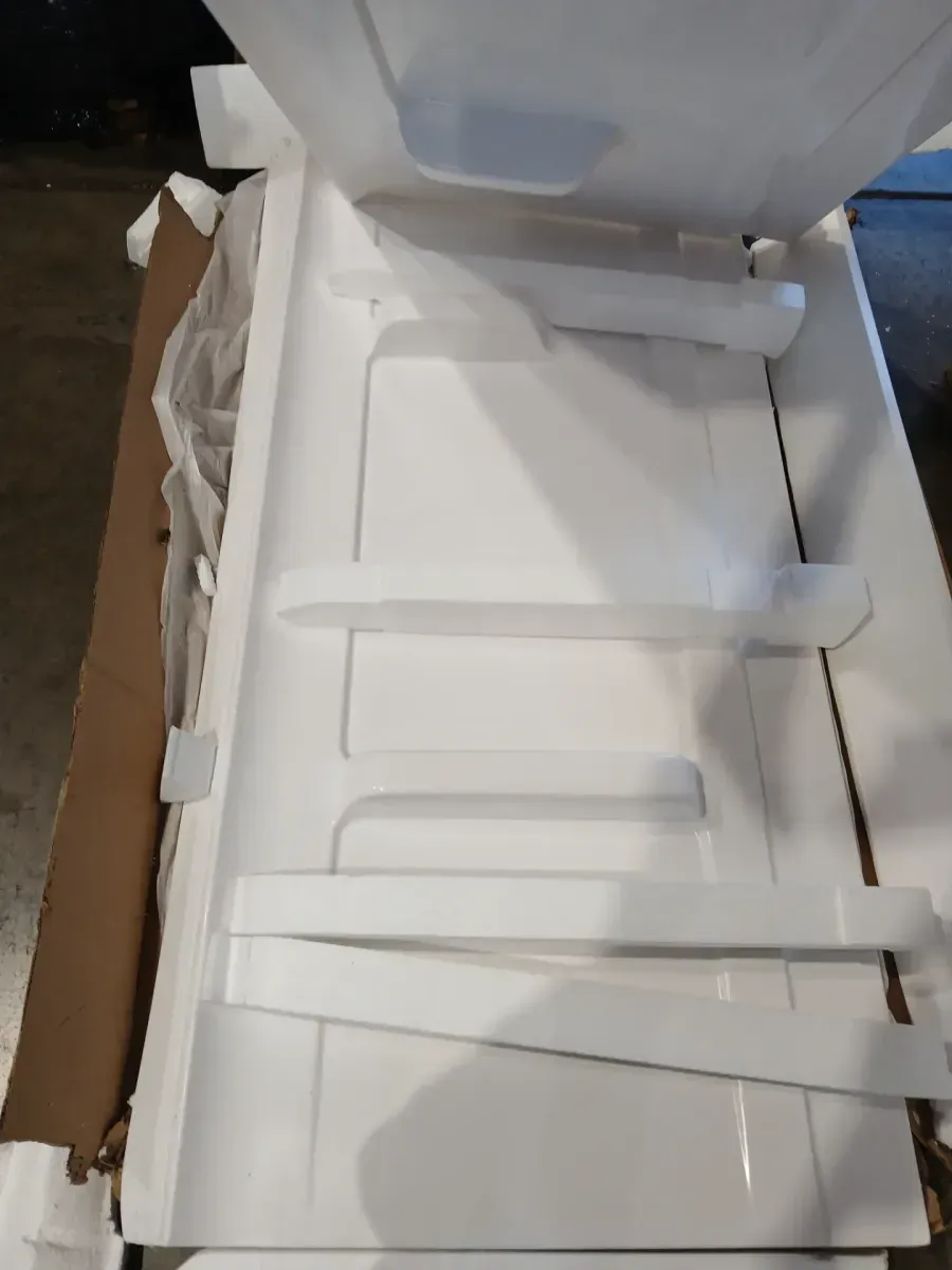 There are 8 pieces of bathroom floor and wall tile; they are in very good condition. - image 16