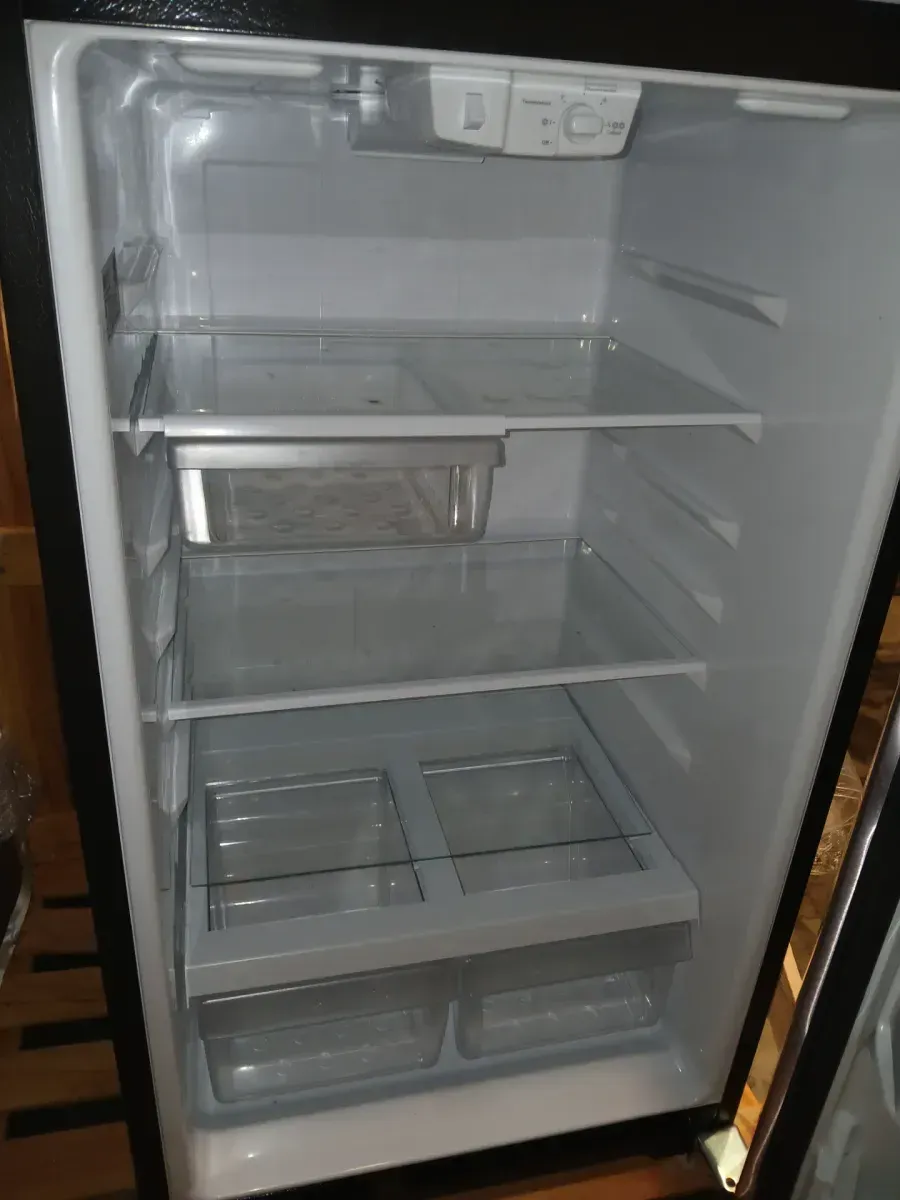 GE Stainless Steel Top-Freezer Refrigerator Ice Maker Model GIE18GSNDRSS - image 3