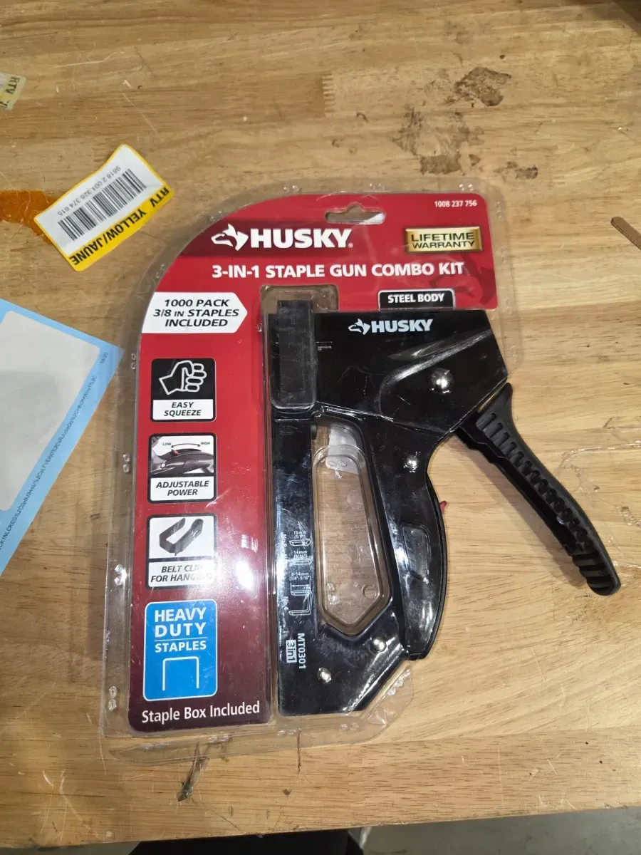 Metal Staple Gun Set with 1000-Pieces 3/8 in. Staple - image 2