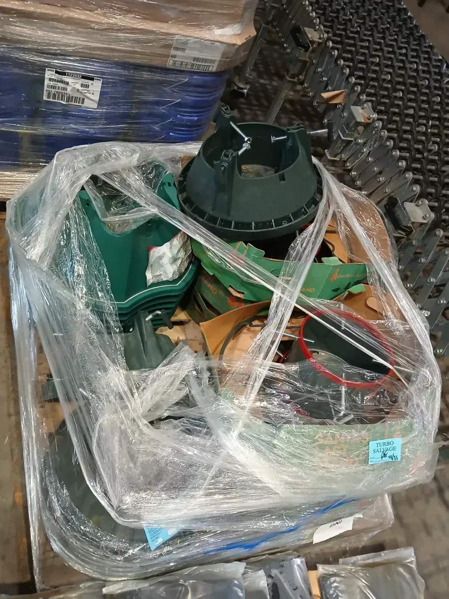 Pallet of mixed Christmas tree stands - image 1