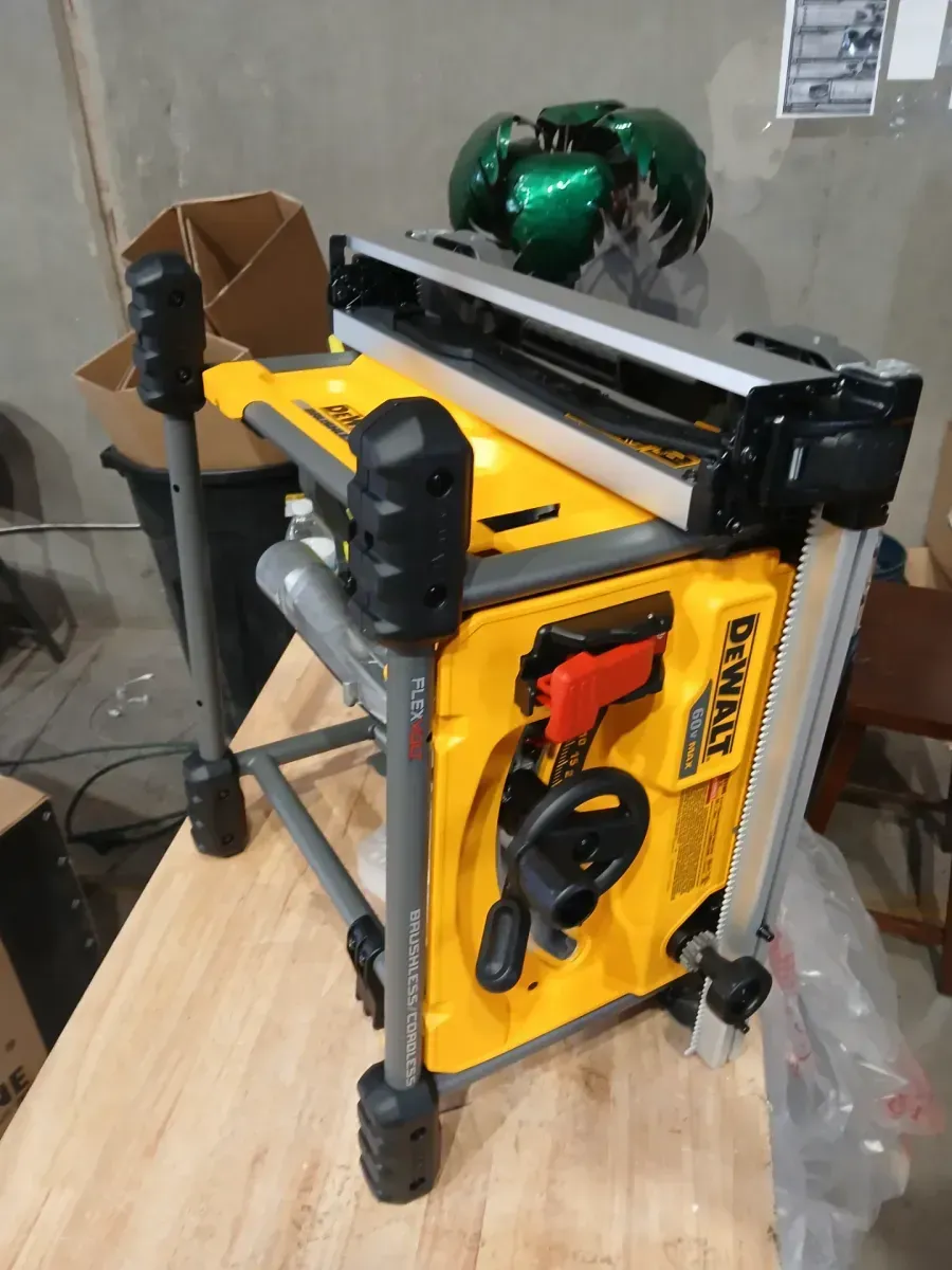 FLEXVOLT 60V MAX Cordless Brushless 8-1/4 in. Table Saw Kit with (1) FLEXVOLT 6.0Ah Battery - image 4