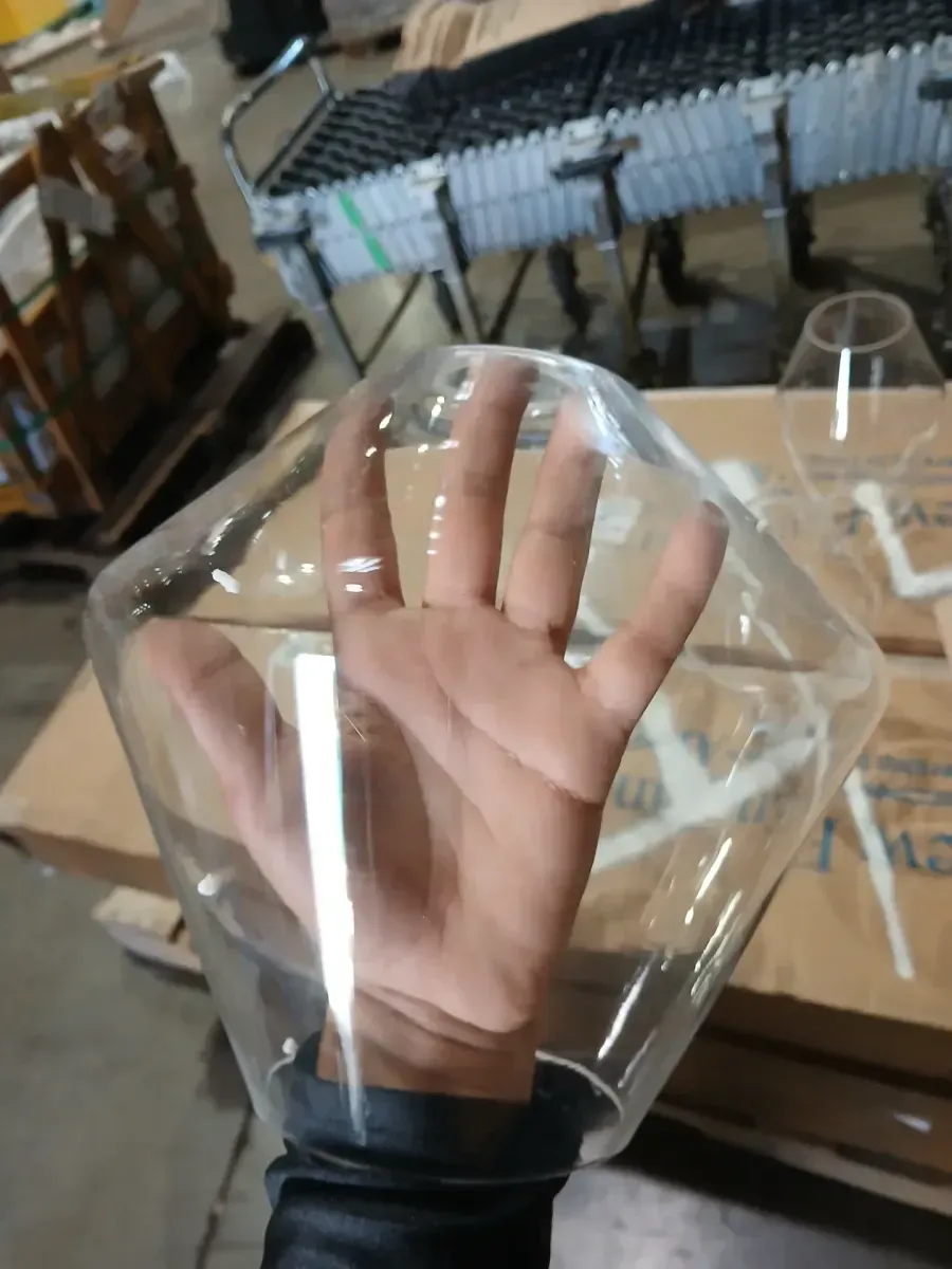 *** Pack of 5 (2 of the dimensions shown in the photo, and the other 3 of different dimensions) *** Conical clear glass shade with neckless mount, for pendant lamps or chandeliers. - image 4