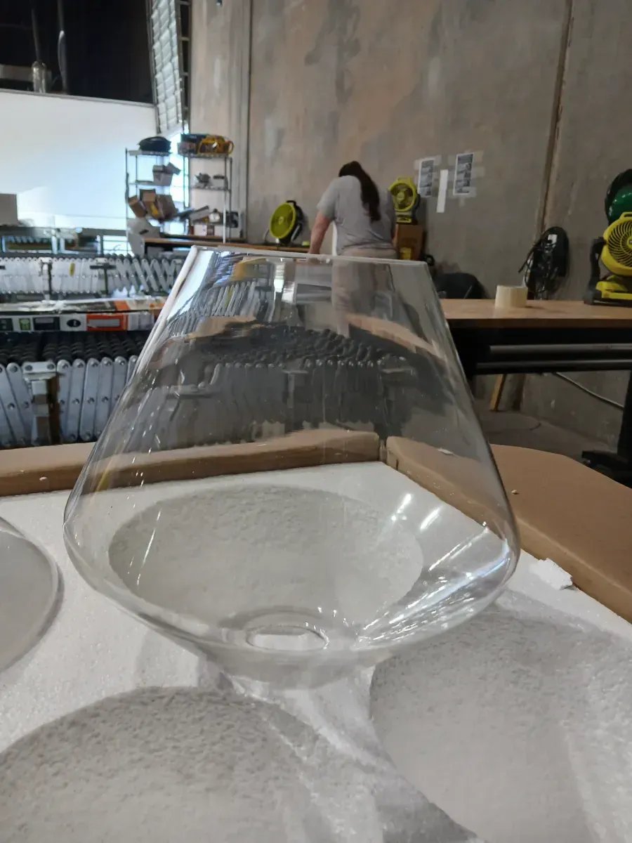 *** Pack of 5 (2 of the dimensions shown in the photo, and the other 3 of different dimensions) *** Conical clear glass shade with neckless mount, for pendant lamps or chandeliers. - image 5