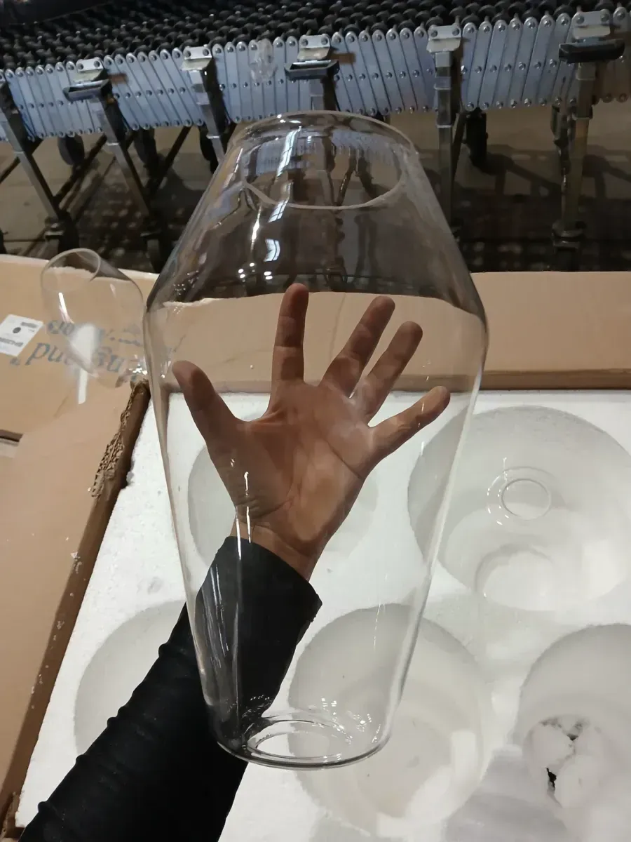 *** Pack of 5 (2 of the dimensions shown in the photo, and the other 3 of different dimensions) *** Conical clear glass shade with neckless mount, for pendant lamps or chandeliers. - image 3