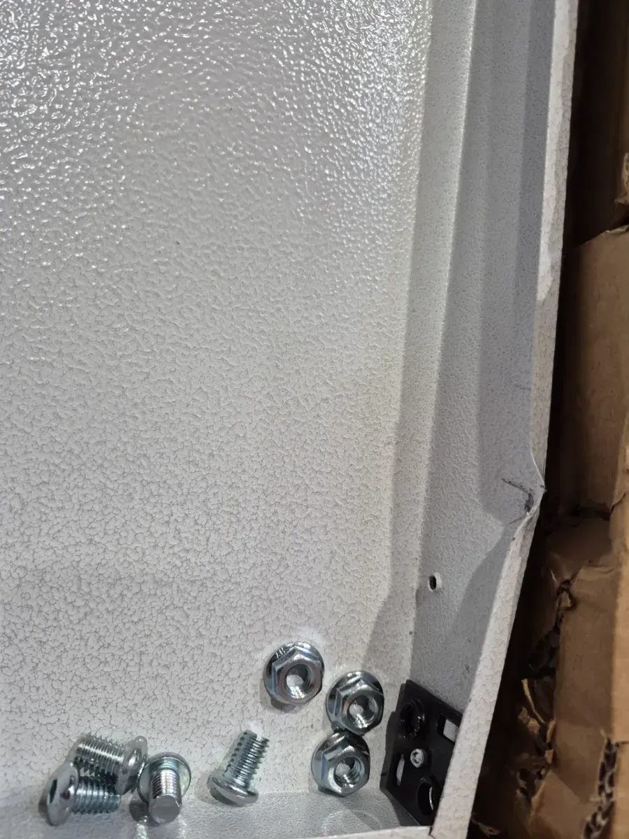 *** It is missing the key, and the metal is slightly bent.*** Gladiator Large Gearbox Heavy-duty four-shelf storage for tools and supplies - image 3