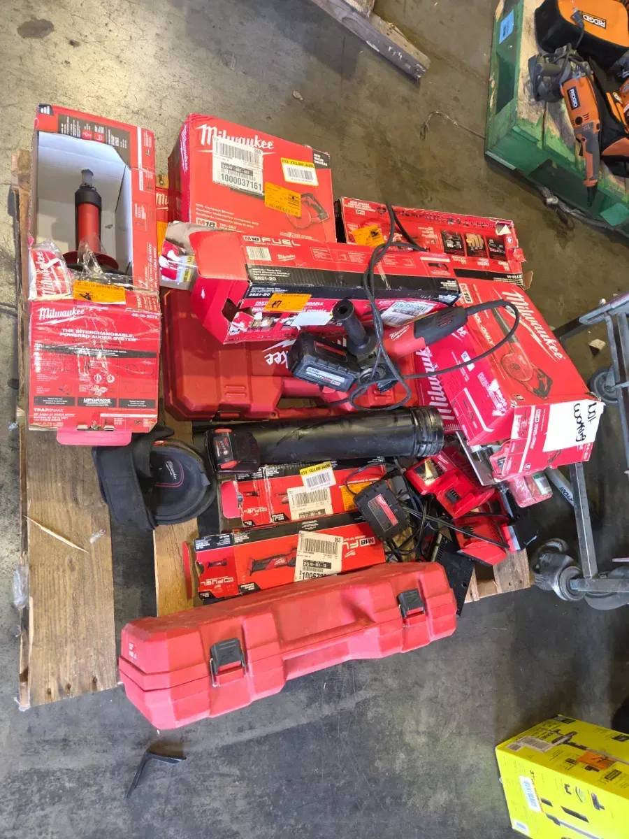 Pallete of 25 non functional Milwaukee tools - image 2