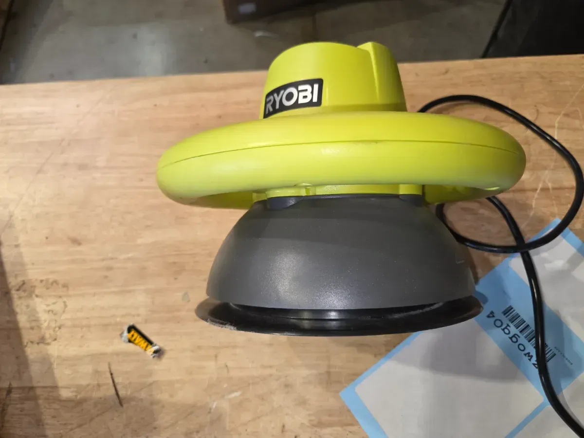 ***It doesn't come with the accessories.***0.75 Amp Corded 10 in. Orbital Buffer - image 4