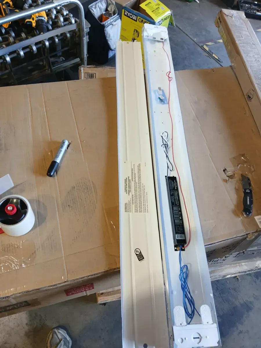 *** I missing led *** 32-Watt 2-Light White 4 ft. Fluorescent Strip Light - image 3