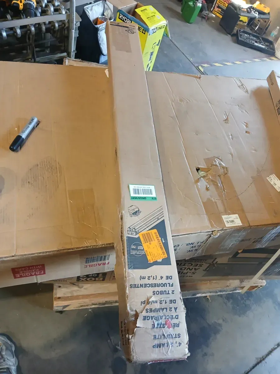 *** I missing led *** 32-Watt 2-Light White 4 ft. Fluorescent Strip Light - image 4