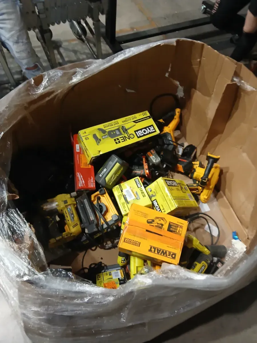 Pallet of devices, chargers, and batteries from various brands—non-functional - image 2
