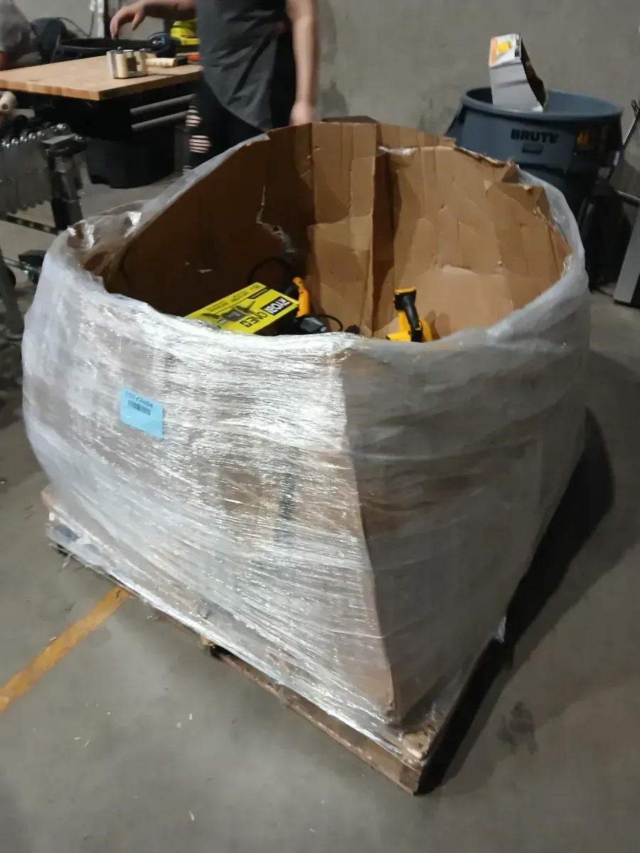 Pallet of devices, chargers, and batteries from various brands—non-functional - image 3