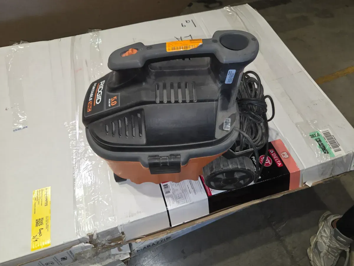 ***It doesn't come with the accessories.***4 Gal. 5.0 Peak HP Portable Shop Vacuum WD4070 Wet Dry Vac with Fine Dust Filter, 14 ft. Locking Hose and Accessories - image 2