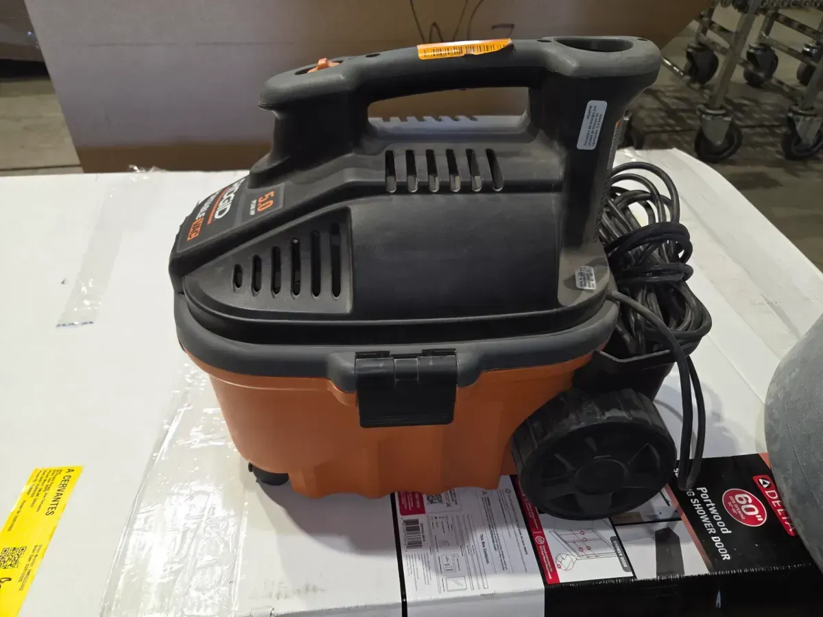 ***It doesn't come with the accessories.***4 Gal. 5.0 Peak HP Portable Shop Vacuum WD4070 Wet Dry Vac with Fine Dust Filter, 14 ft. Locking Hose and Accessories - image 4