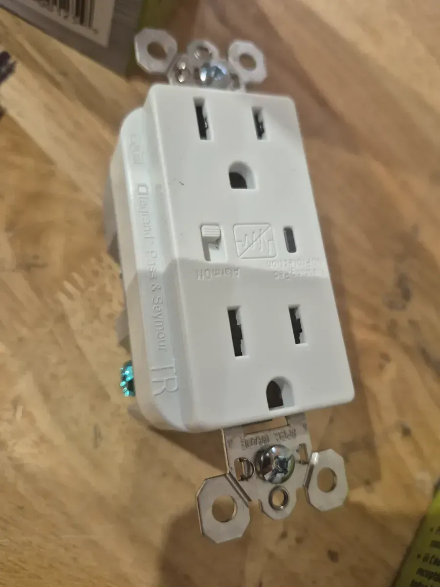 Pass & Seymour 1 Gang Recessed TV Media Box Kit with Surge Suppressing Outlet and Low Voltage Inserts, White - image 4