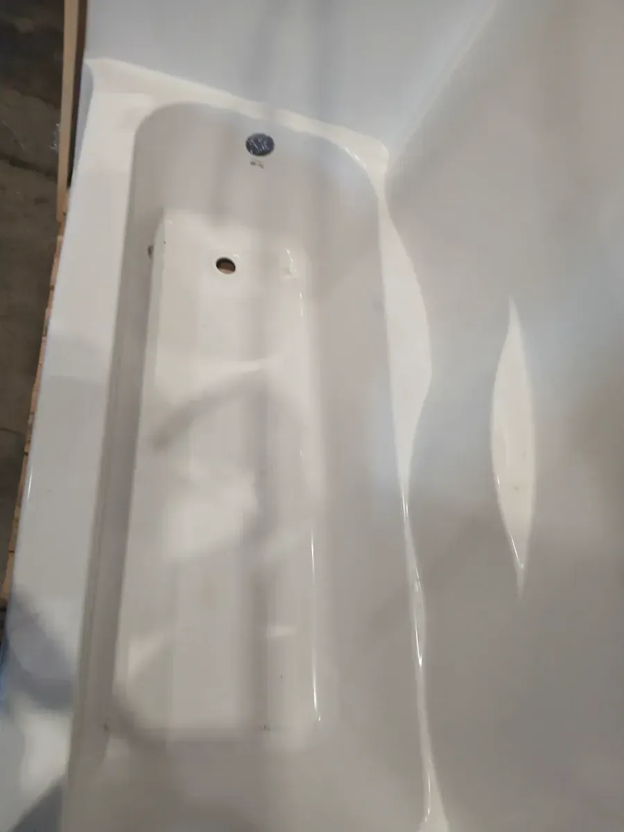 ***has a bit of damage ***Everyday Acrylx 60 in. x 30 in. x 72 in. Rectangular Tub Shower Combo Unit with Left Drain in White - image 3