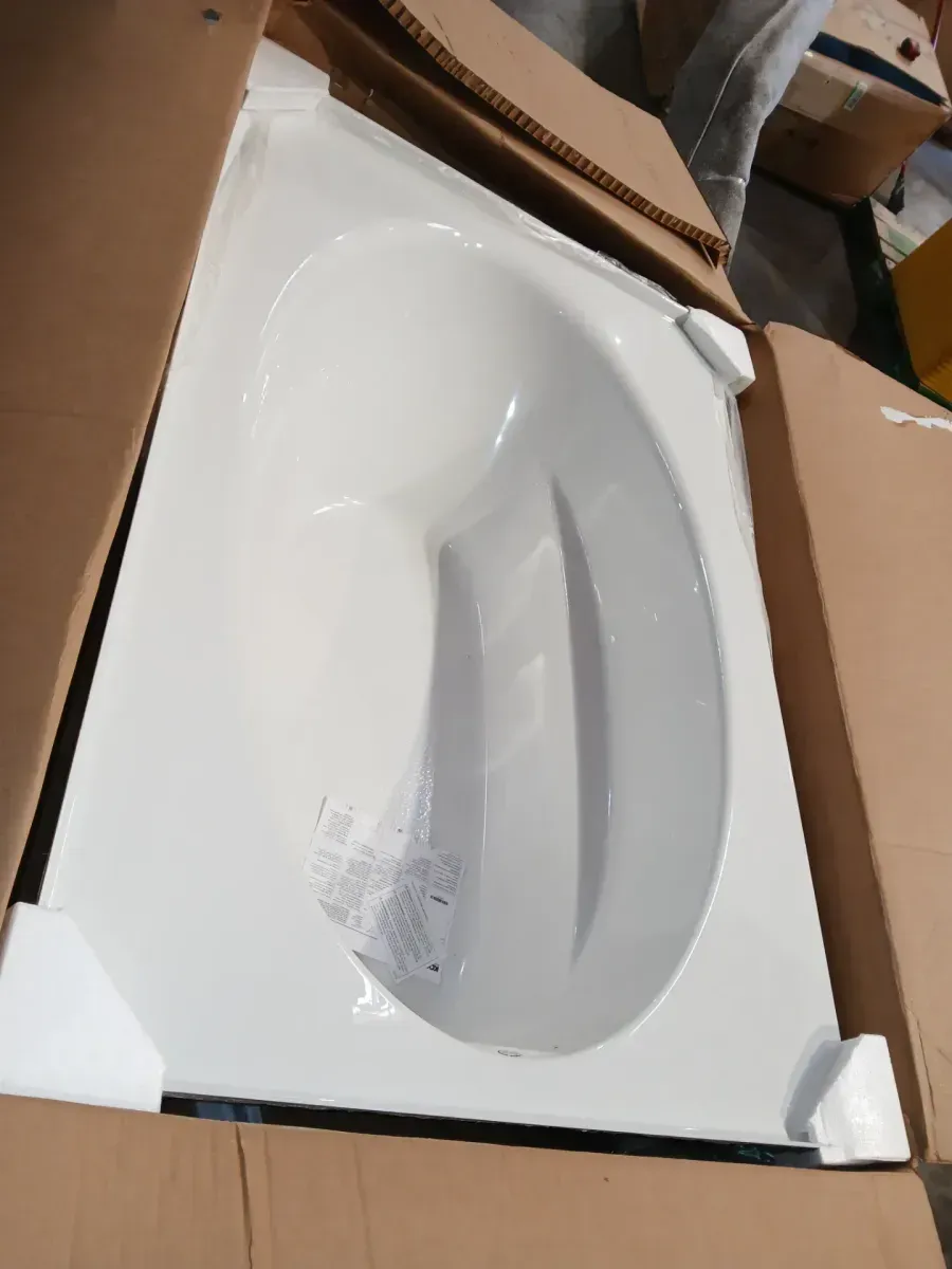 Windward 60 in. x 42 in. Soaking Bathtub with Right-Hand Drain in White - image 3