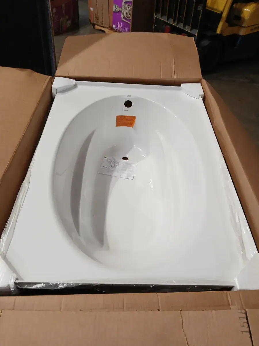 Windward 60 in. x 42 in. Soaking Bathtub with Right-Hand Drain in White - image 4