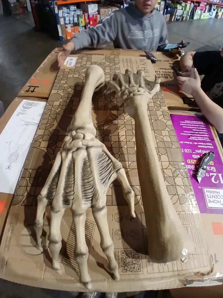 12 ft. Grave & Bones Giant-Sized Skelly with LifeEyes™ LCD Eyes H5 - image 8