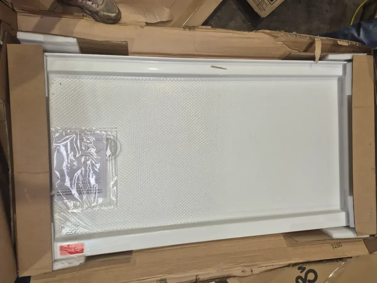 Pallet of bathroom wall and floor tiles (4 floor tiles, 2 wall tiles) - image 4