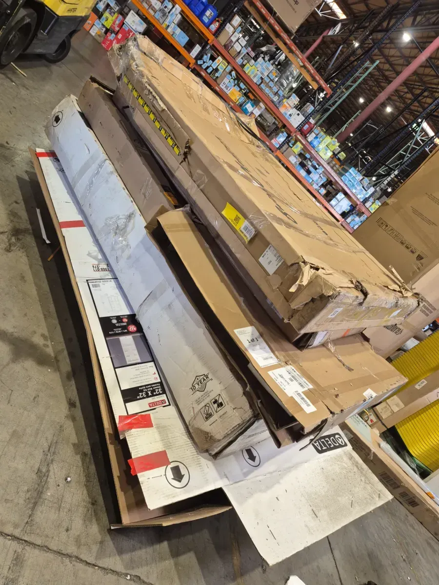 Pallet of bathroom wall and floor tiles (4 floor tiles, 2 wall tiles) - image 7