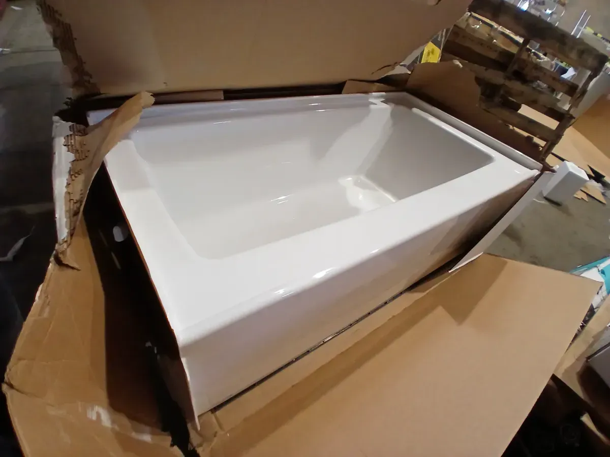 A pallet of bathtubs in various sizes and shapes; one of the four is cracked at the corner. - image 3