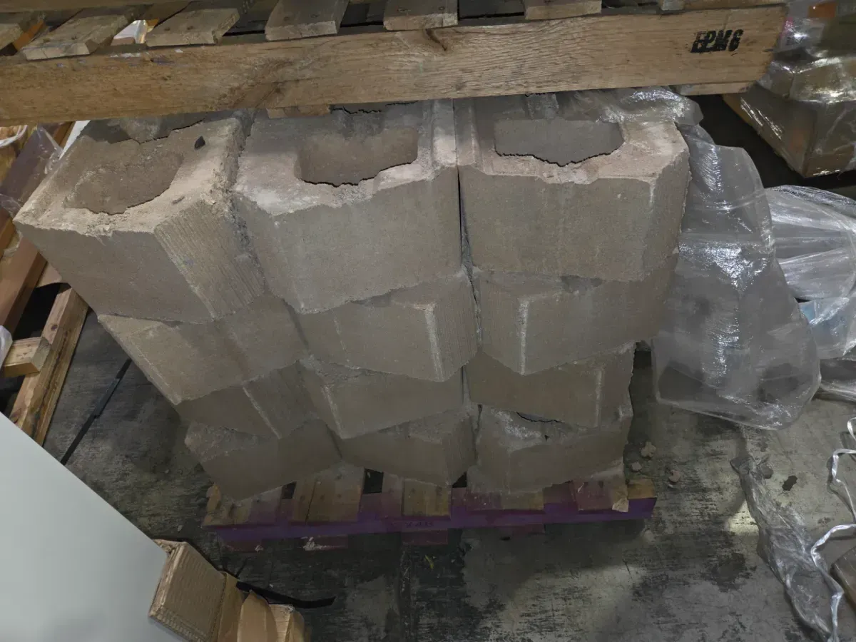 ***There are only 36.***Diamond 10D 6 in. x 15.75 in. x 10 in. Tan Concrete Retaining Wall Block (40- Piece/Pallet) - image 4