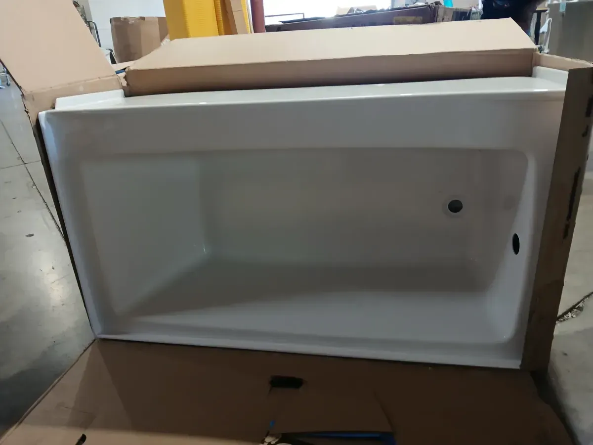 A pallet of bathtubs in various sizes and shapes; one of the four is cracked at the corner. - image 4