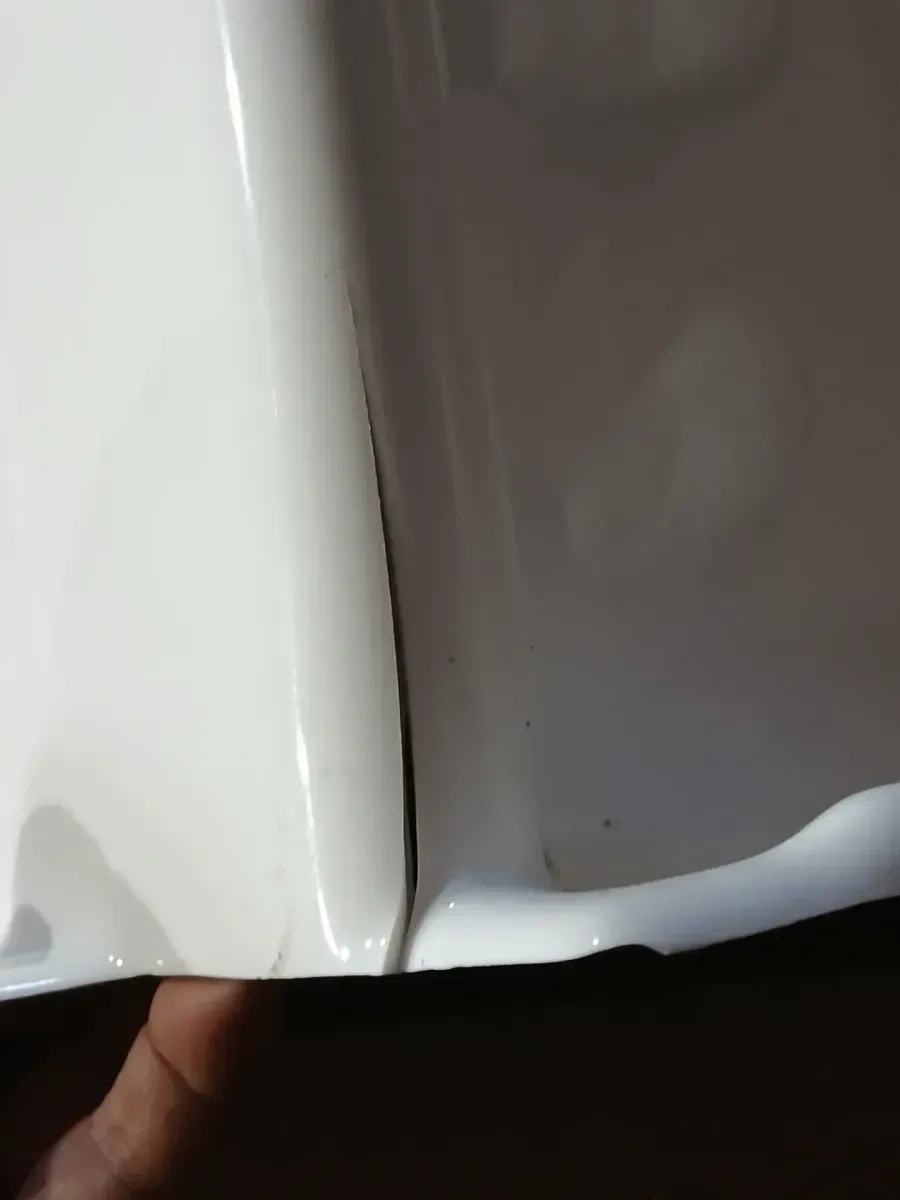 A pallet of bathtubs in various sizes and shapes; one of the four is cracked at the corner. - image 6